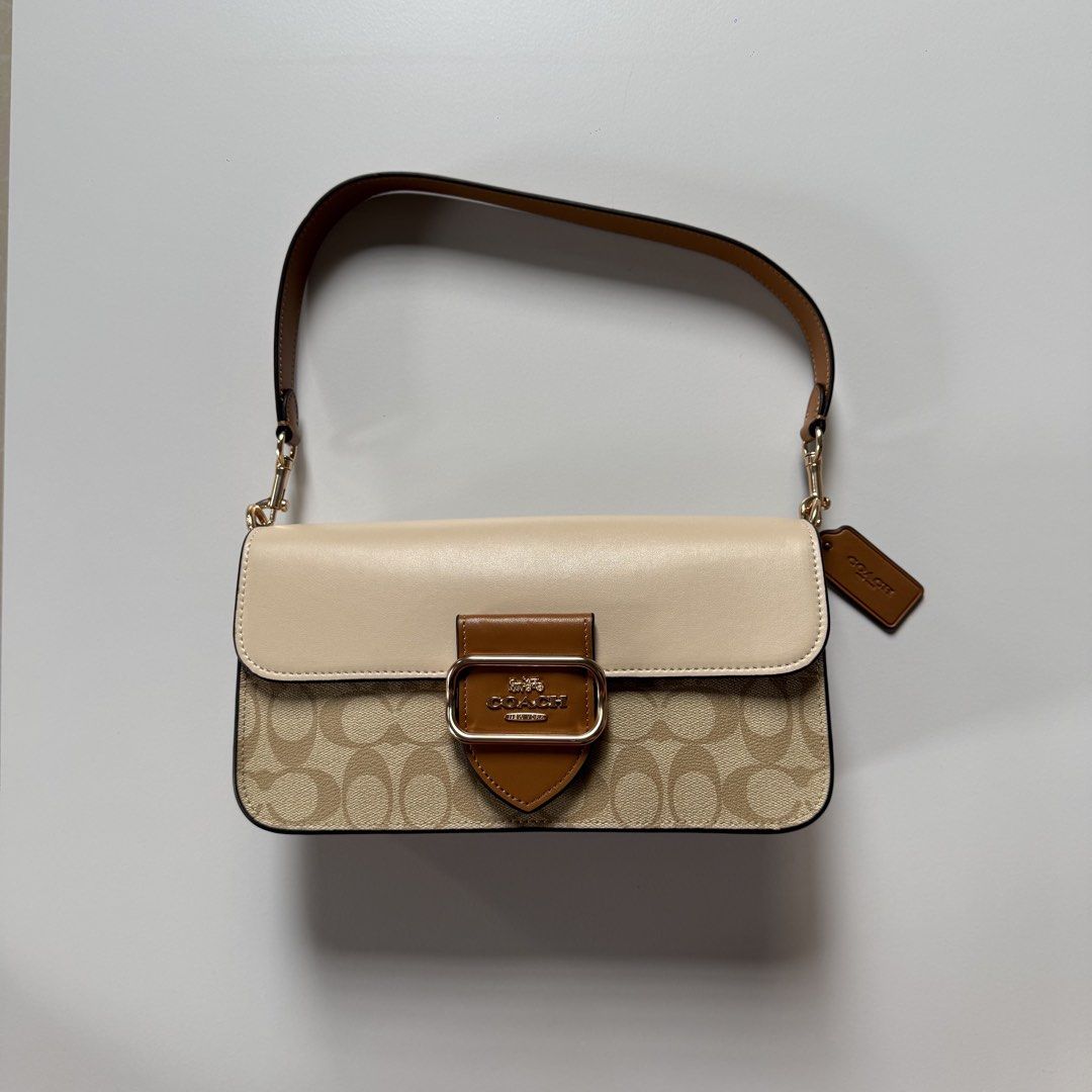 Coach morgan signature kili (Category: Luxury Bags & Wallets) located in Cavite. Submitted by kalebfindsluxs (Listing ID 1454358197, Image 1). Description: Coach morgan signature kili Good Sign of usage Check details - 4200 + sf Loc cavite Jnt / lalamove .
