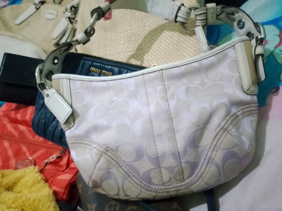 Coach Signature Pattern Shoulder Bag, Luxury, Bags & Wallets on Carousell