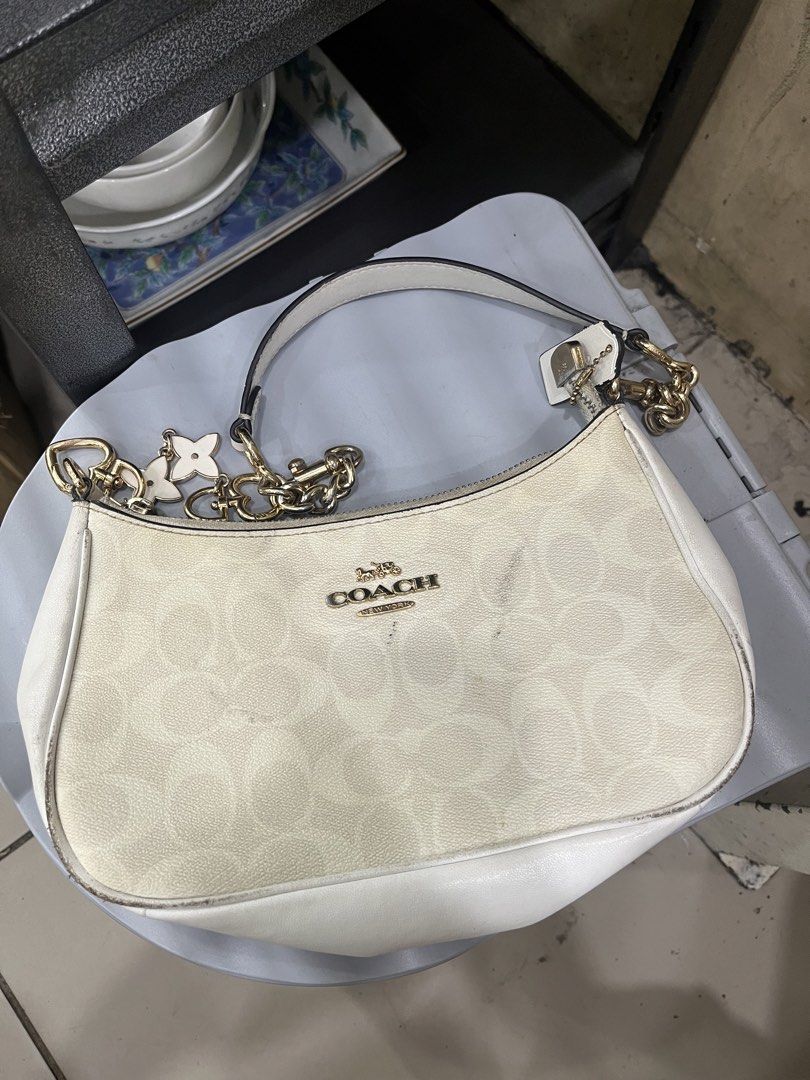 Coach Teri Shoulder Bag (Category: Luxury Bags & Wallets) located in Manila. Submitted by cycy16_2004 (Listing ID 1454221771, Image 1). Description: .