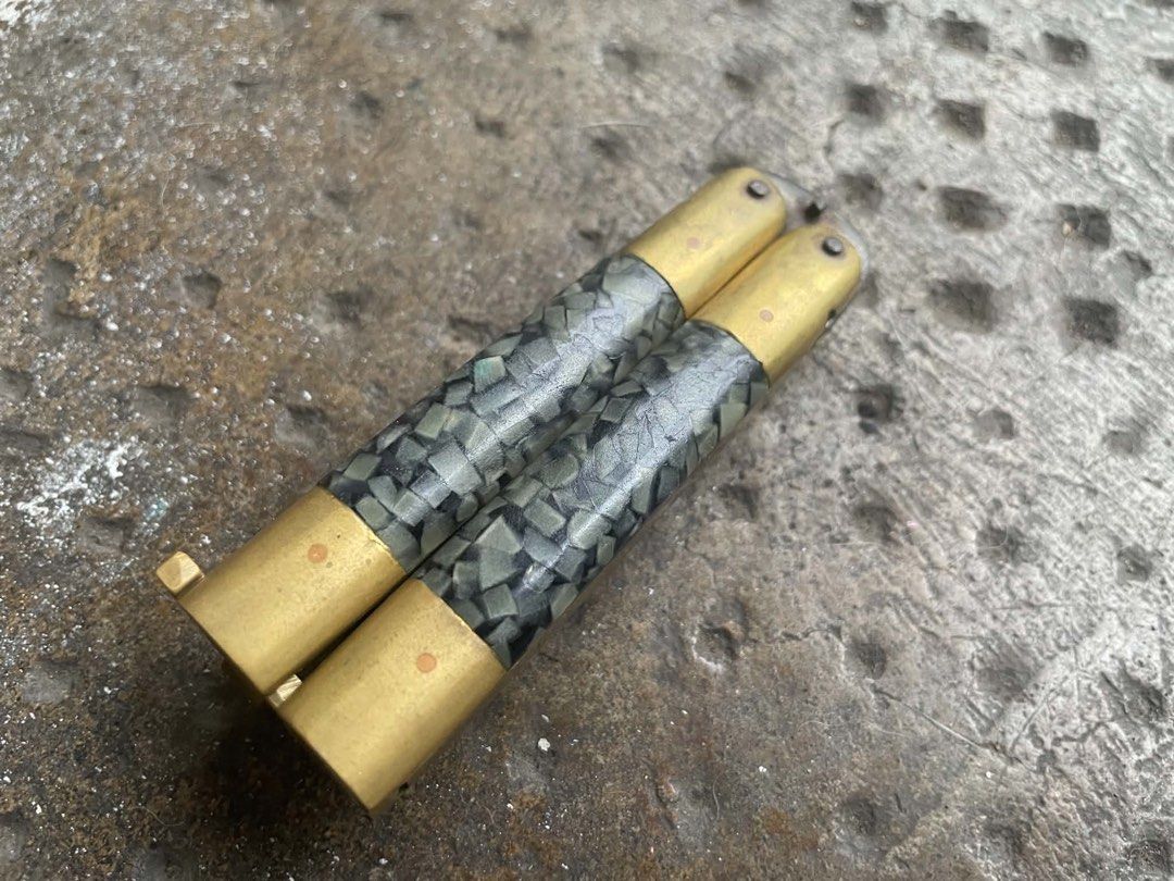 Collectible Glow Balisong custom (Category: Knives & Chopping Boards) located in Quezon City. Submitted by younik_finds (Listing ID 1454275566, Image 1). Description: Shredded Glow Scale Balisong Custom! Customized for collectors only. Glow in the dark. Bead NOT included.
