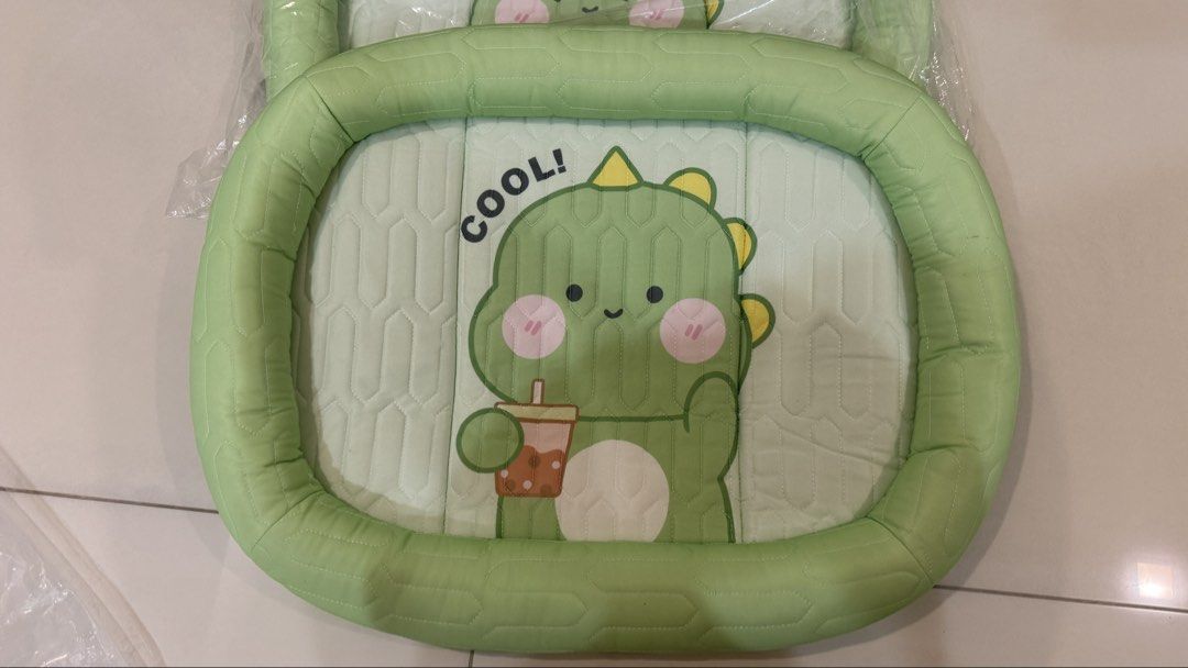 Cooling Pet Bed (Category: Homes & Other Pet Accessories) located in Singapore. Submitted by hypedealz (Listing ID 1454314721, Image 1). Description: Cheapest on Carousell !! (Retail price: $25) Condition: 10/10 (Brand new unused) Highly recommended for pet owners who want their furbaby to rest well in sg's hot weather !! Your cat will thank you for keeping them cool and comfy ! Any questions or information needed, just drop me a dm 🤔 Deal at st