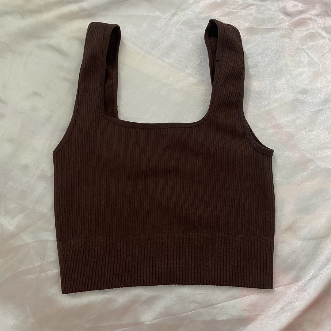 COTTON ON BODY COMPRESSION TOP (Category: Activewear) located in San Carlos. Submitted by finest_selection (Listing ID 1454255658, Image 2). Description: COTTON ON BODY COMPRESSION TOP Choco brown Xs on tag (xs-s) 28-32 Super like new.
