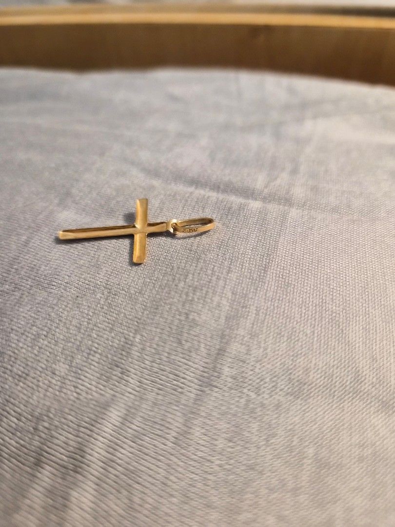 cross pendant (Category: Body Jewelry) located in Cavite. Submitted by mayzenrah (Listing ID 1454189746, Image 3). Description: pawnable ✅ 18k (750 stamp)✅.