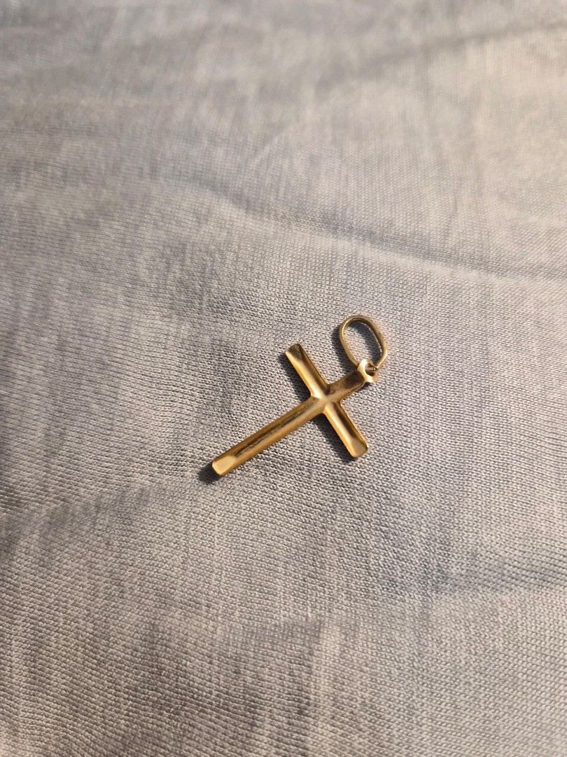 cross pendant (Category: Body Jewelry) located in Cavite. Submitted by mayzenrah (Listing ID 1454189746, Image 2). Description: pawnable ✅ 18k (750 stamp)✅.