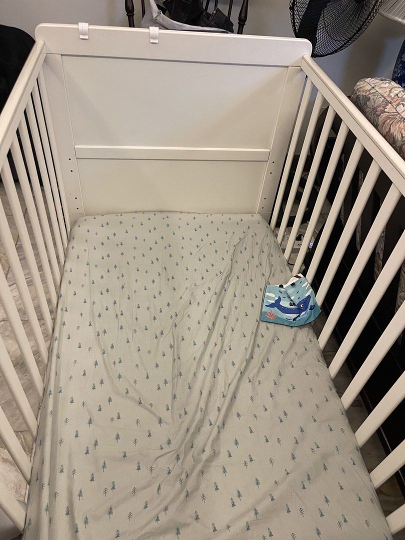 Cuddlebug Fontana 2in1 Crib in White (Category: Cots & Cribs) located in Paranaque City. Submitted by biancavc (Listing ID 1454290539, Image 2). Description: Cuddlebug Fontana 2in1 Crib -convertible to kids bed (see photo) -sturdy (1 adult can go in with baby/toddler on lowest setting) -3 levels of height for the bed -with Uratex Purifoam Mattress (standard size) Comes with free: 1 anko bedsheet 2 hotdog pillow with pillowcase 1 baby pillow with 