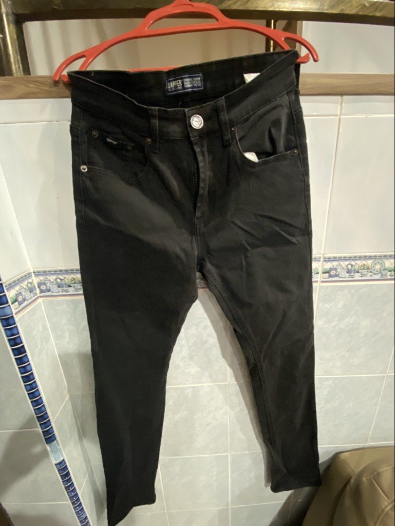 Dapper jeans (Category: Jeans) located in Kuala Lumpur. Submitted by zimmarket (Listing ID 1454325261, Image 1). Description: ✅labuh seluar- 40 inch ✅pinggang - 28 inch ✅peha- 9 inch ✅leg opening-6 inch.