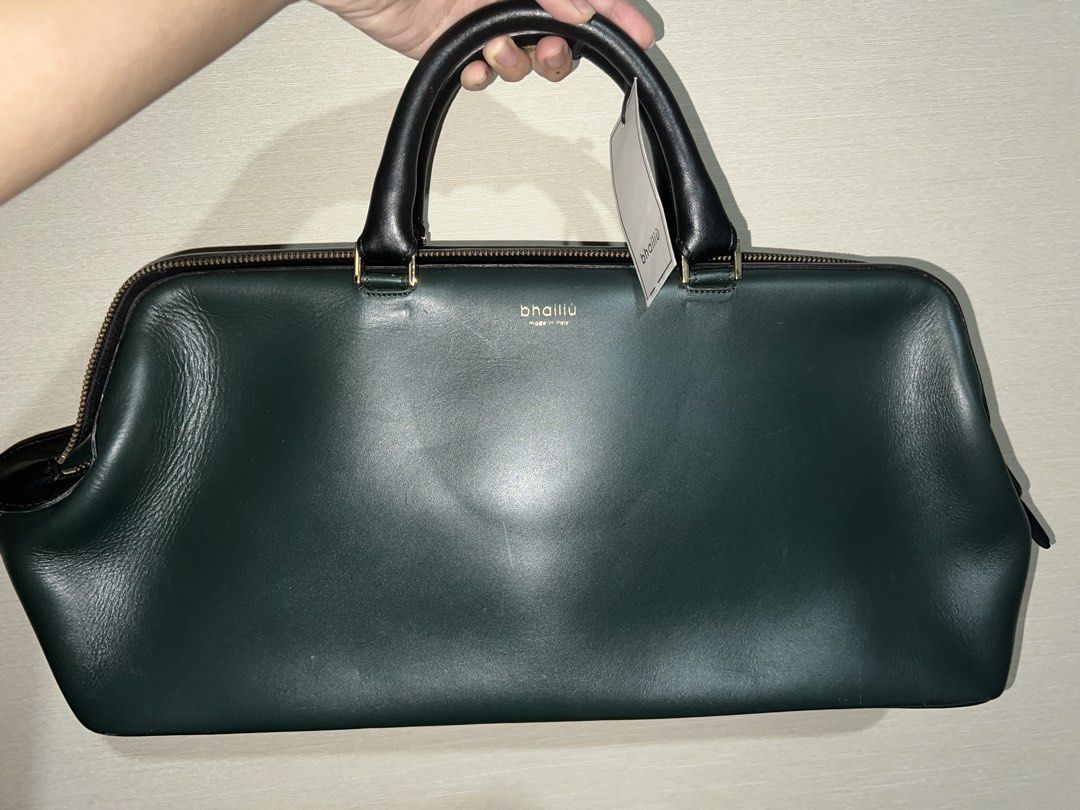 Authentic Dark Green Leather Bag (Category: Luxury Bags & Wallets) located in Manila. Submitted by amberdkkaity (Listing ID 1454357891, Image 1). Description: - Authentic Bhailiu handbag in a classic dark green genuine leather. - Features elegant black leather handles and polished gold hardware. - Spacious interior lined with black fabric, includes a zippered pocket for essentials. - Comes with its original dust bag for safekeeping..