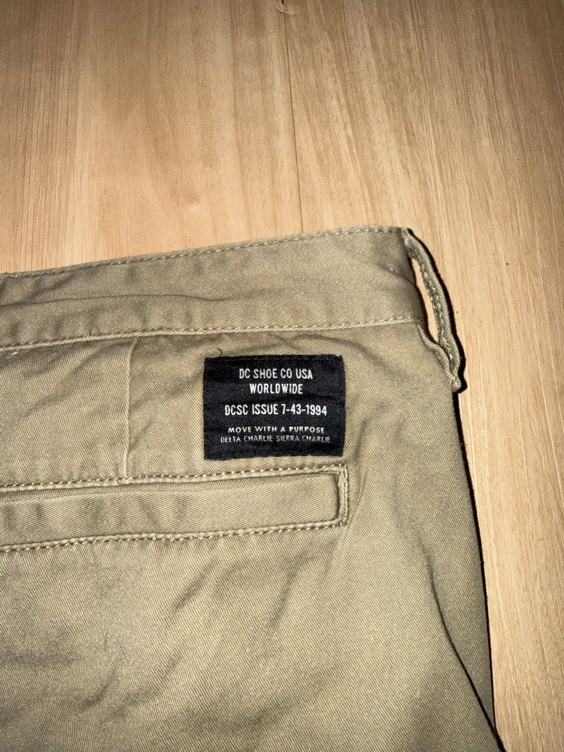 DC SHOES KHAKI SHORT (Category: Shorts) located in Manila. Submitted by clinton.23 (Listing ID 1454336212, Image 2). Description: DC SHORT KHAKI WAISTLINE:34 LENGTH 21.
