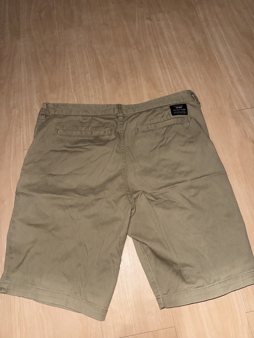 DC SHOES KHAKI SHORT (Category: Shorts) located in Manila. Submitted by clinton.23 (Listing ID 1454336212, Image 1). Description: DC SHORT KHAKI WAISTLINE:34 LENGTH 21.
