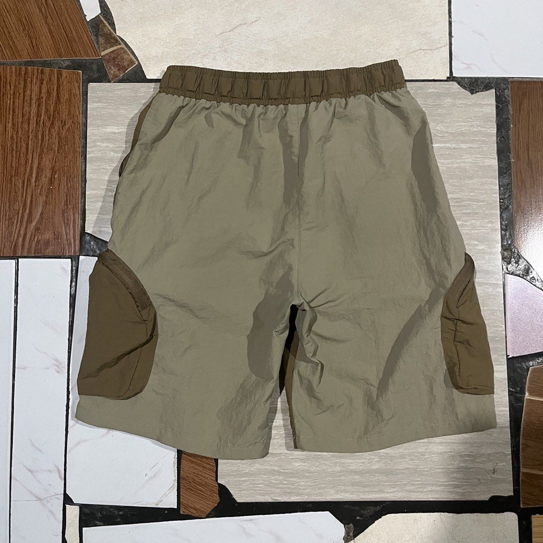 Designers Two-Tone Utility Cargo Shorts (Category: Shorts) located in Bacolod City. Submitted by cdargg (Listing ID 1454315929, Image 2). Description: Size: Medium Dimension: Waist - 30-34 Length - 21 Leg Opening - 12.