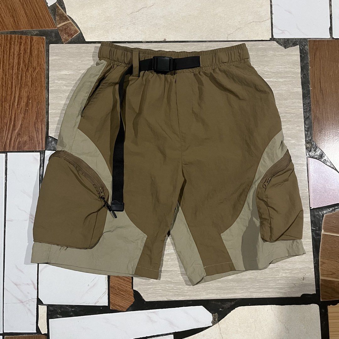 Designers Two-Tone Utility Cargo Shorts (Category: Shorts) located in Bacolod City. Submitted by cdargg (Listing ID 1454315929, Image 1). Description: Size: Medium Dimension: Waist - 30-34 Length - 21 Leg Opening - 12.