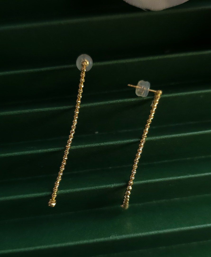 Diacut Ball Earrings (Category: Earrings) located in Cebu City. Submitted by virnee (Listing ID 1454191628, Image 2). Description: 18k Japan Gold 4.8cm Gold locks encased with silicone Item Code: 012026322.