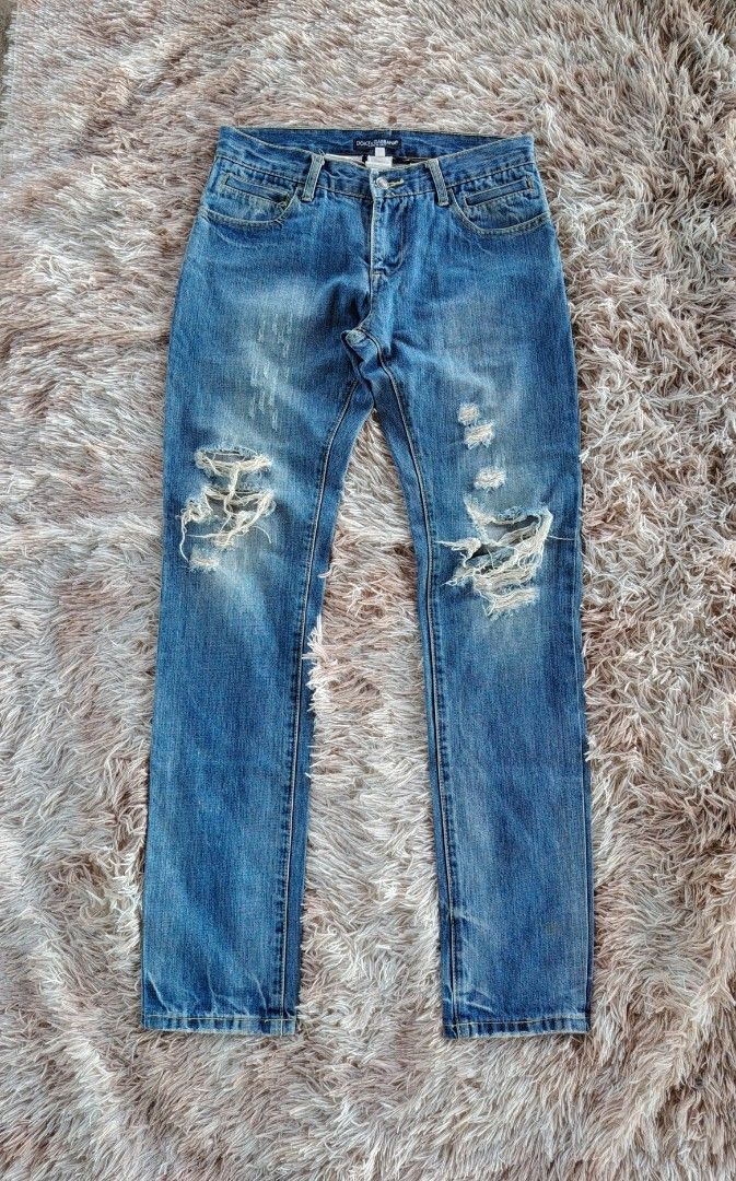 DOLCE & GABBANA DISTRESSED JEANS👖 (Category: Jeans) located in Bislig. Submitted by tuazons21 (Listing ID 1454199872, Image 2). Description: DOLCE & GABBANA DISTRESSED JEANS👖 SIZE : 31 ON TAG ACTUAL WAIST LINE : 31 LENGTH : 41 HEM : 6.5 CR : 9.8/10 EXCELLENT CONDITION DETAILS POSTED⤵️ MURA LANG💸 DM TO PURCHASE 📩📩 A stylish man wearing these Dolce & Gabbana slim-fit blue denim jeans — featuring faded medium-blue wash, heavily distressed rippe