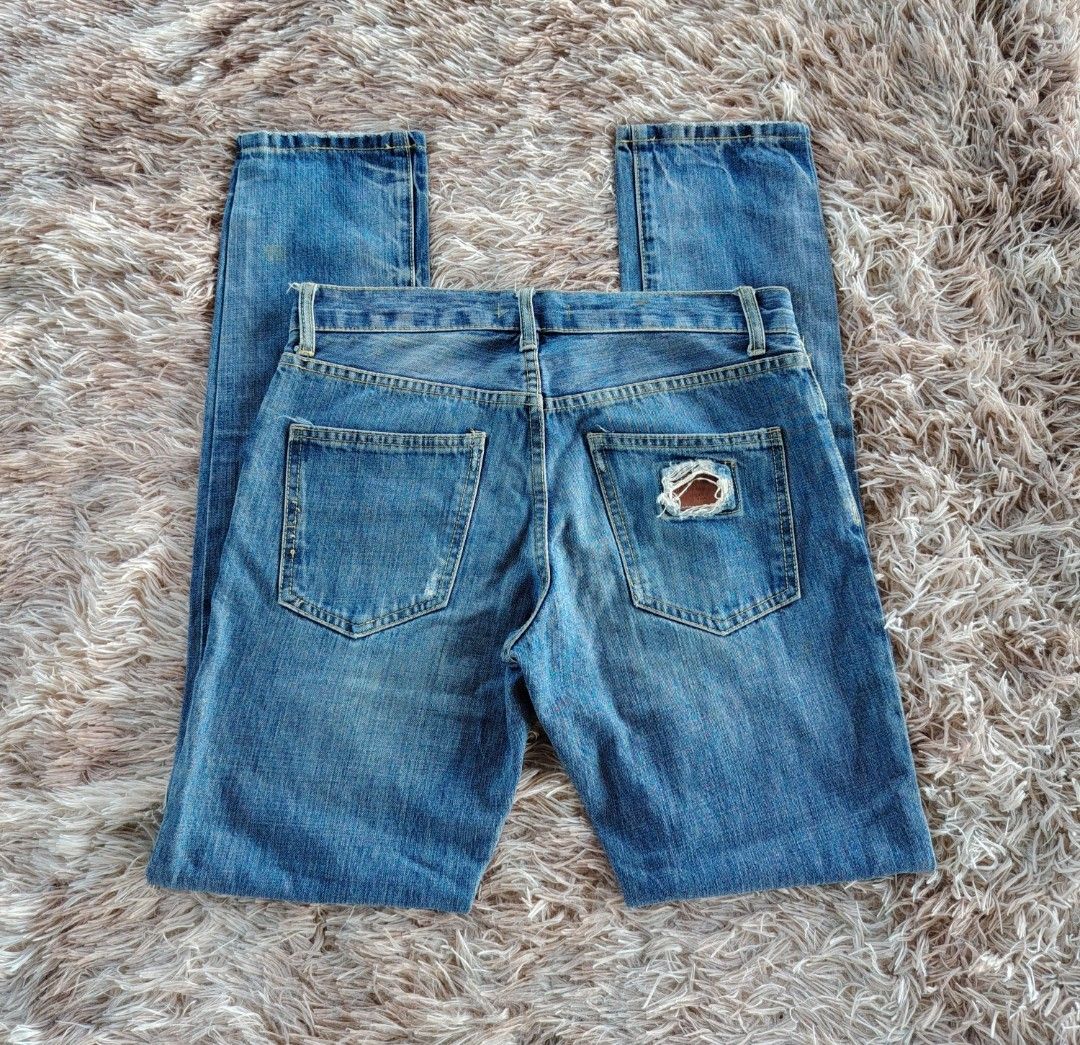 DOLCE & GABBANA DISTRESSED JEANS👖 (Category: Jeans) located in Bislig. Submitted by tuazons21 (Listing ID 1454199872, Image 1). Description: DOLCE & GABBANA DISTRESSED JEANS👖 SIZE : 31 ON TAG ACTUAL WAIST LINE : 31 LENGTH : 41 HEM : 6.5 CR : 9.8/10 EXCELLENT CONDITION DETAILS POSTED⤵️ MURA LANG💸 DM TO PURCHASE 📩📩 A stylish man wearing these Dolce & Gabbana slim-fit blue denim jeans — featuring faded medium-blue wash, heavily distressed rippe