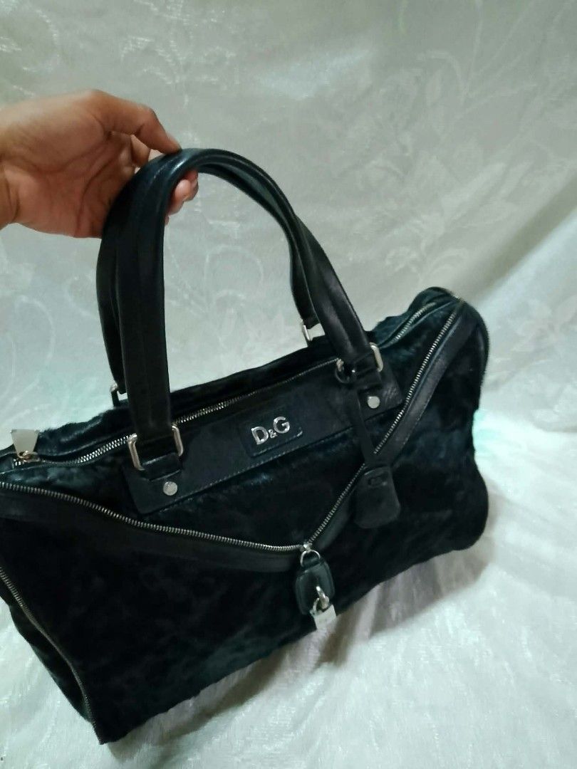 Dolce &Gabanna (Category: Luxury Bags & Wallets) located in Tuguegarao City. Submitted by starzeke (Listing ID 1454188970, Image 3). Description: .