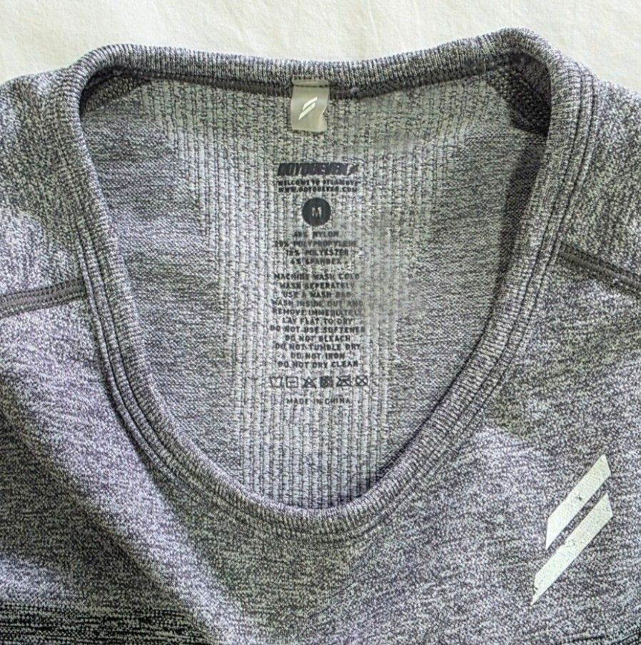 Doyoueven Seamless Crop Long Sleeve (Category: Activewear) located in Baguio. Submitted by grumpygranny (Listing ID 1414642571, Image 3). Description: firm on price ➡️ decluttering and not selling for profit ➡️ please check my profile, only those who understand are welcome to purchase..