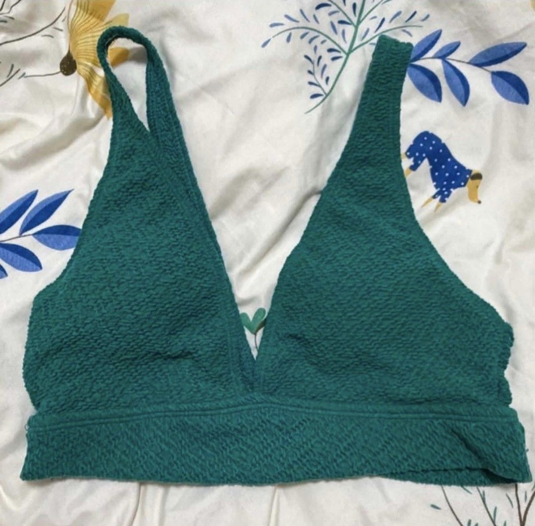 Emerald Green Bikini Top (Category: Bikinis & Swimsuits) located in Paranaque City. Submitted by lizzyscloset01 (Listing ID 1454309238, Image 1). Description: .