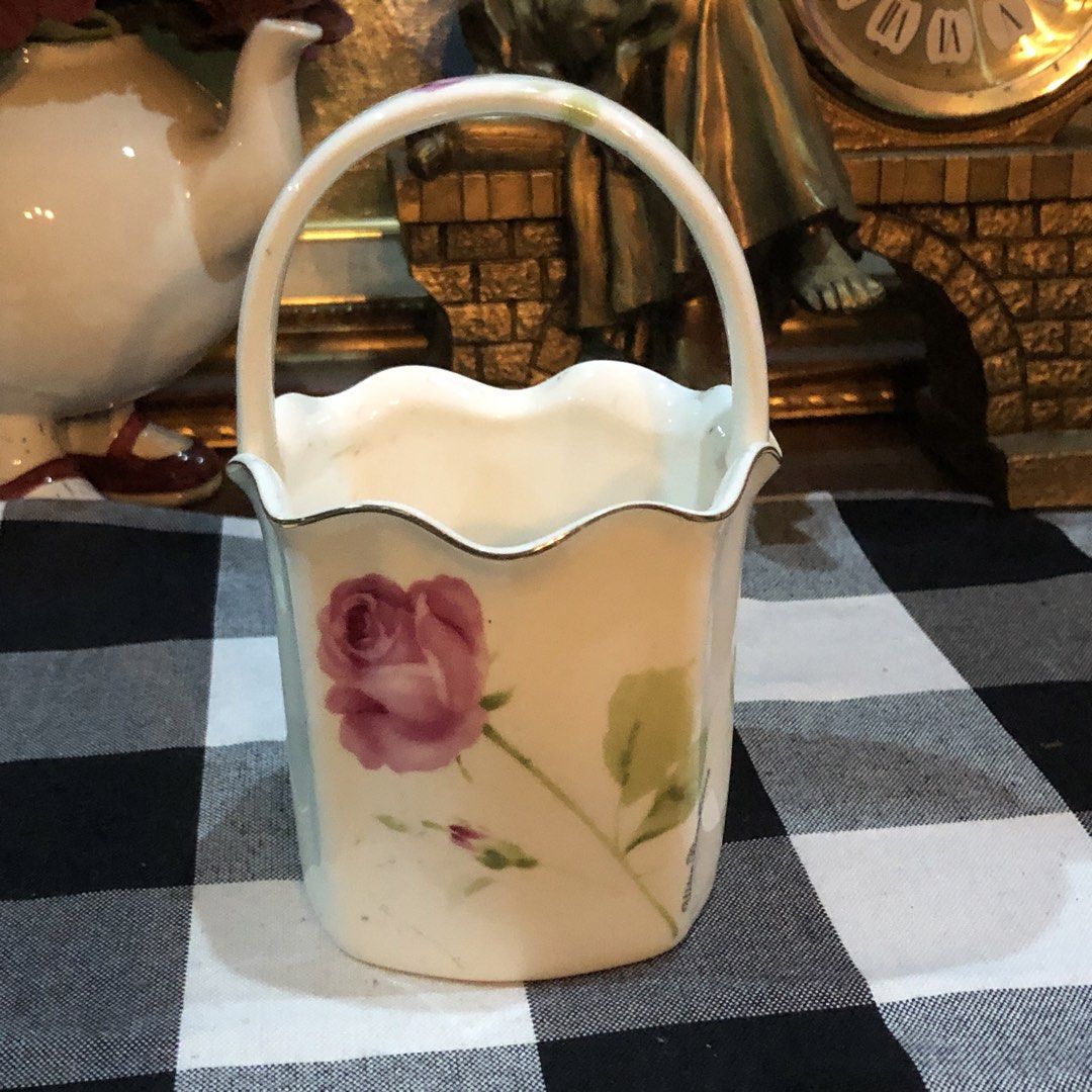 FINE BONE CHINA TEASPOON BASKET (Category: Dinnerware & Cutlery) located in Quezon City. Submitted by kitsune.treasures (Listing ID 1454312307, Image 2). Description: *First to pay policy! *1 day reservation only. Failure to pay on time, auto cancel. 📍Quezon City * MOD: J&T | Lalamove * MOP: GCASH | BPI 📦ON HAND AND READY TO SHIP! CONDITION: WHAT YOU SEE IS WHAT YOU GET. Dimensions: Kindly check the photos for the actual measurements. Please ch