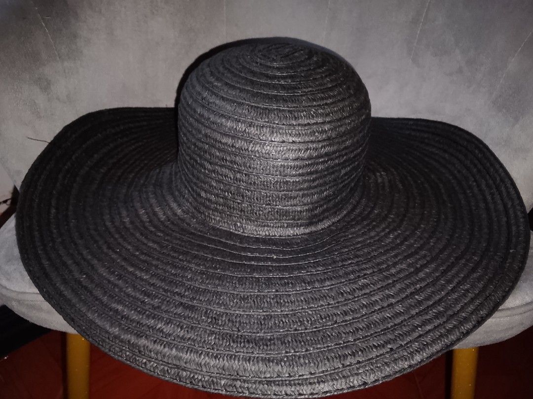 Forever 21 Straw Hat (Category: Hats & Beanies) located in Binangonan. Submitted by yuristalin888 (Listing ID 1454275193, Image 2). Description: Stylish wide-brim design for optimal sun protection. Lightweight straw material for breathable comfort. Versatile accessory, perfect for beach days or casual outings. Trendy and timeless look to complement any outfit. Durable craftsmanship for long-lasting wear..