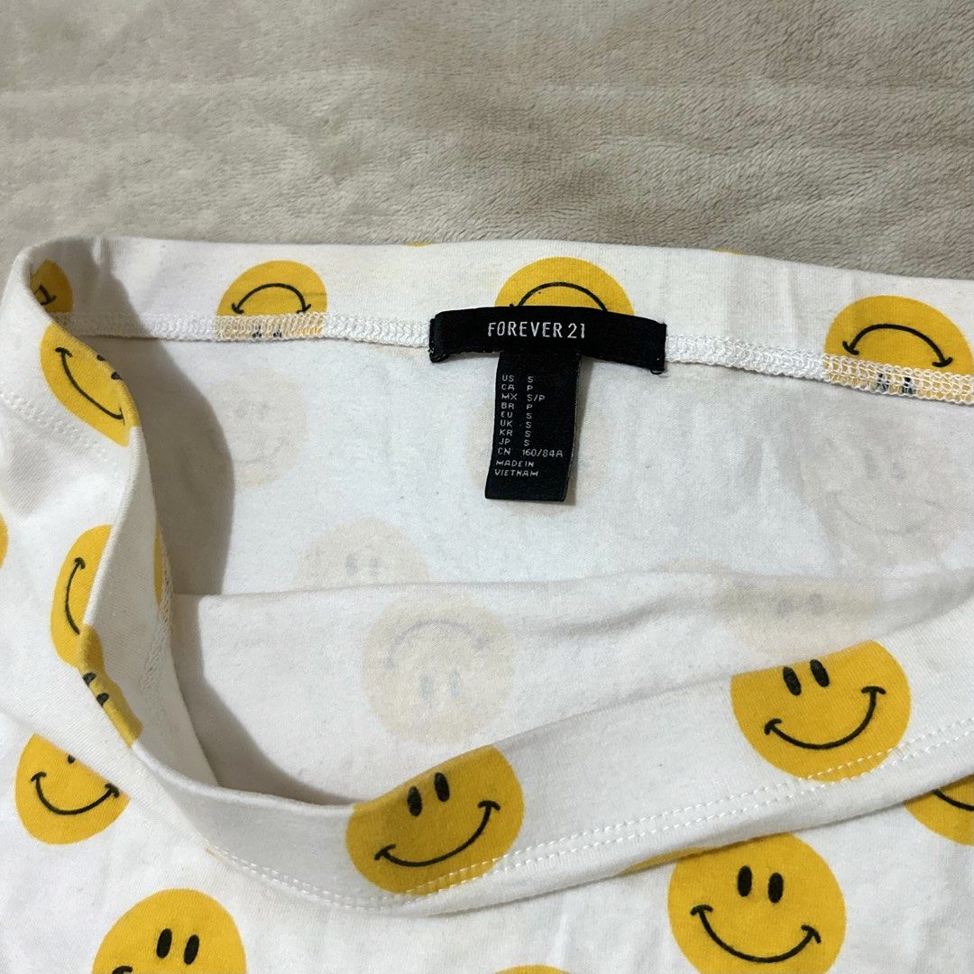 forever 21 tube crop top (Category: Sleeveless) located in Manila. Submitted by bccloset_ (Listing ID 1454230012, Image 2). Description: Size: XS-M Actual pictures posted, what you see is what you get. 📍 San Andres, Manila MOD: J&T | GGX | Lalamove MOP: GoTyme QR * No COD * No returns/refunds * Onhand & ready to ship * Payment first before shipment * Prices are already at their lowest. All items have been discounted, so please refrain from sendi