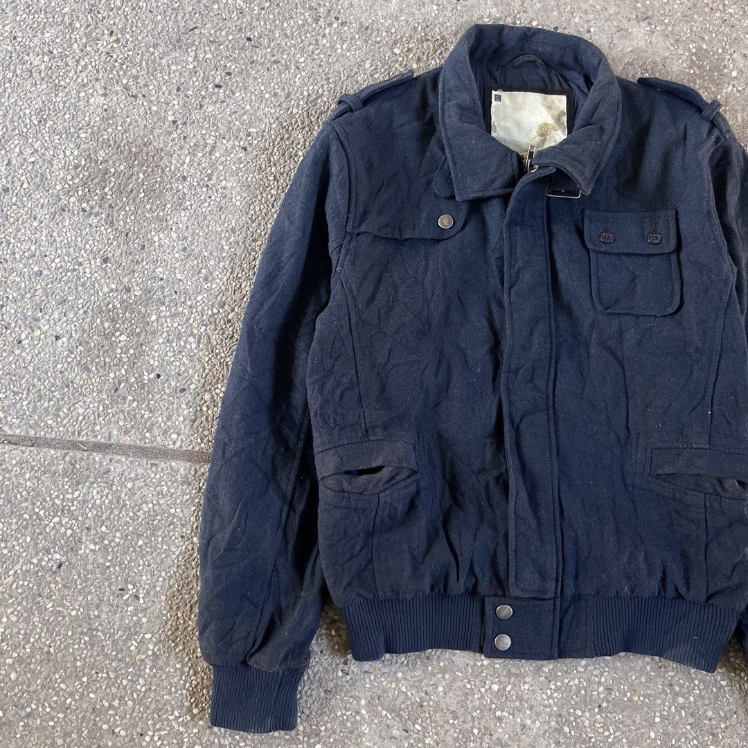 Fox Men Wool Bomber Jacket Condition:Good Size:Large Width:24 Length:27 Sleeve Length:27 (Category: Coats, Jackets and Outerwear) located in Calamba. Submitted by chromokopia (Listing ID 1454300626, Image 2). Description: Fox Men Wool Bomber Jacket Condition:Good Size:Large Width:24 Length:27 Sleeve Length:27.