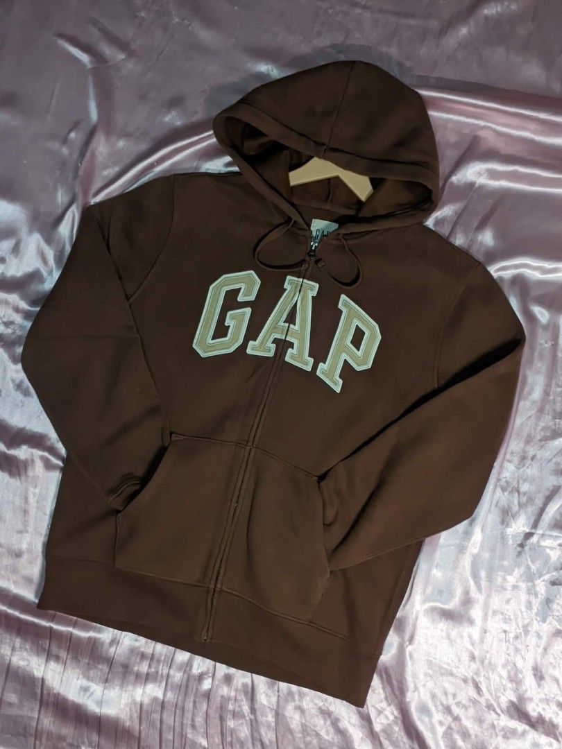 Gap Brown Zip up Hoodie (Category: Hoodies) located in Zamboanga. Submitted by patchiifindsph (Listing ID 1454357938, Image 1). Description: Dm for more info ✅️.
