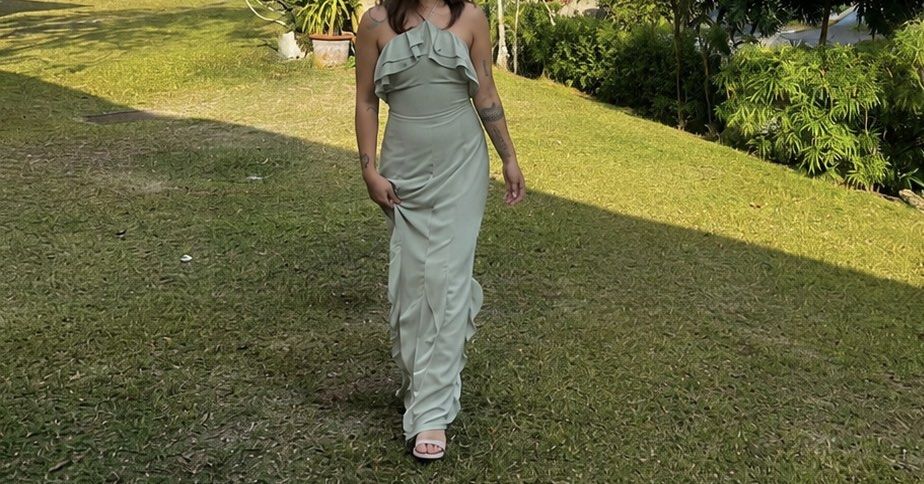 Gowns (Category: Dresses) located in Manila. Submitted by bosetph (Listing ID 1454252544, Image 3). Description: Preloved gowns Used once Like new Size XS-S Negotiable .