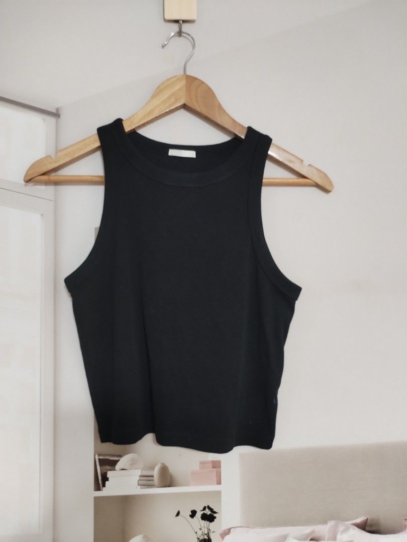 Gu by uniqlo black croptop (Category: Sleeveless) located in Lucena. Submitted by styleddsc (Listing ID 1454224026, Image 2). Description: .