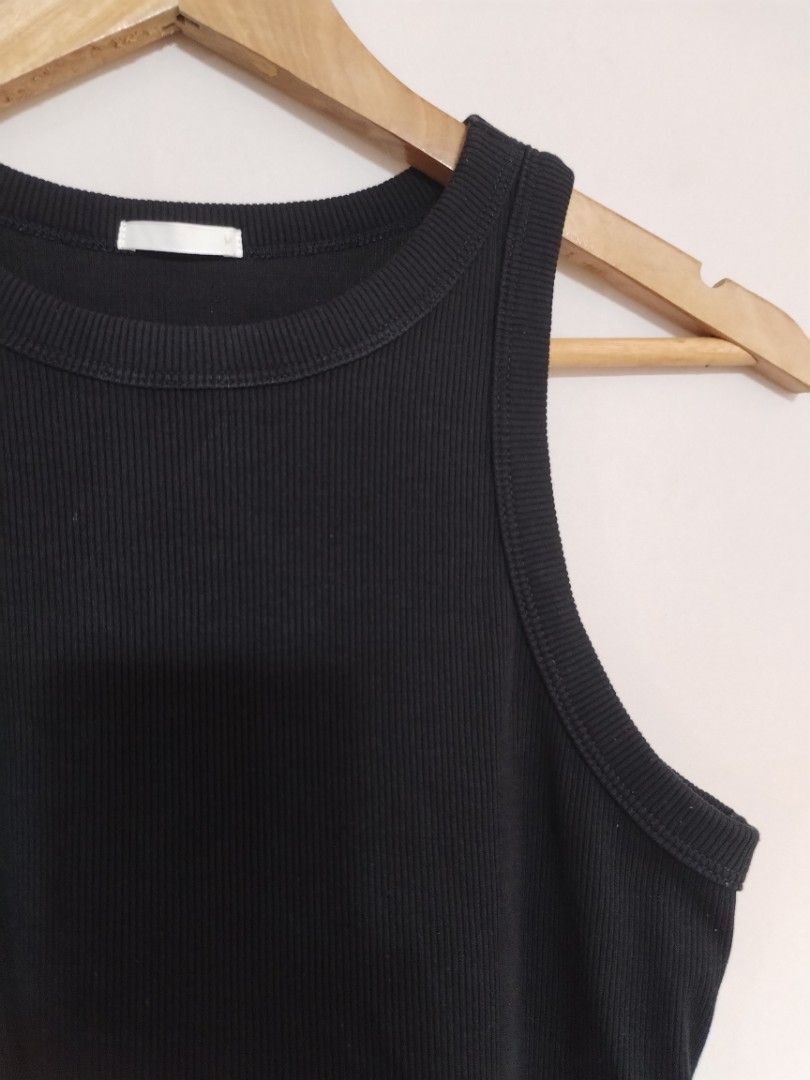 Gu by uniqlo black croptop (Category: Sleeveless) located in Lucena. Submitted by styleddsc (Listing ID 1454224026, Image 3). Description: .
