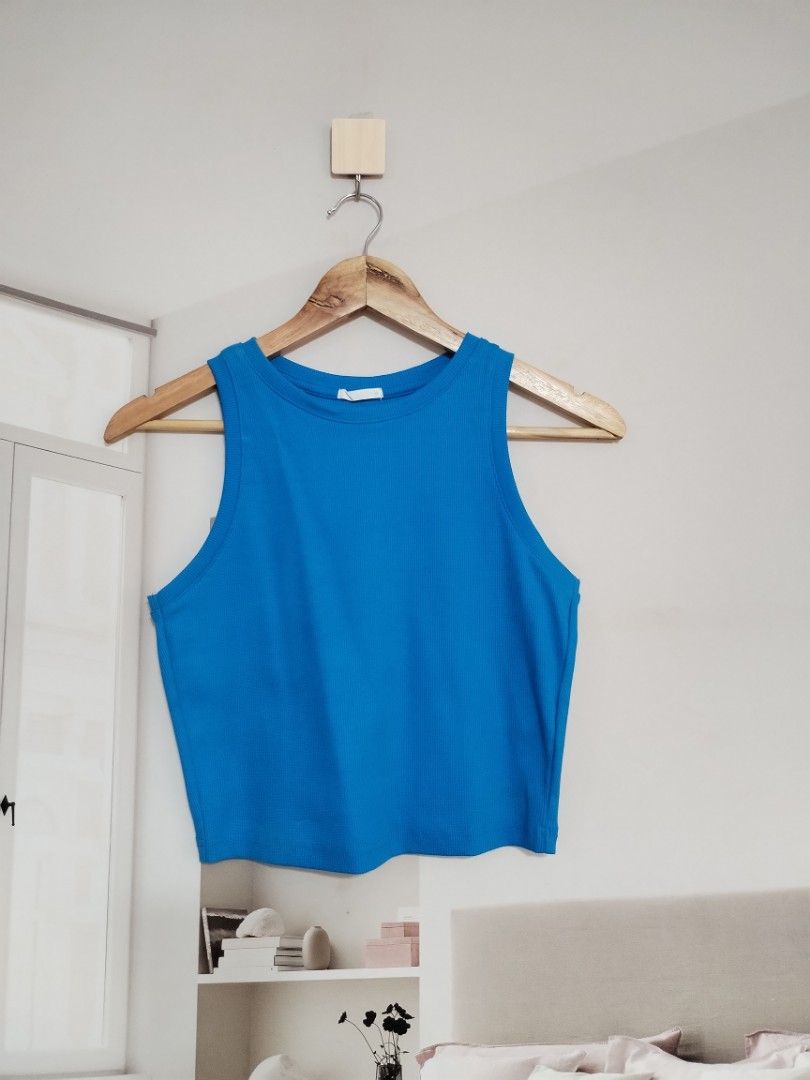 Gu by uniqlo blue croptop (Category: Sleeveless) located in Lucena. Submitted by styleddsc (Listing ID 1454223700, Image 2). Description: .
