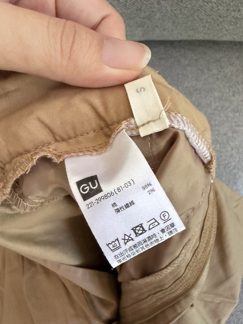 GU Pleated Wide Leg Pants - Beige (Category: Other Bottoms) located in Manila. Submitted by beeeeeeeeb (Listing ID 1454210194, Image 2). Description: - Brand: GU - Color: Beige - Style: Wide Leg Pleated Pants - Material: Cotton Blend - Size: S - Perfect for casual wear or dressing up - Easy to pair with various tops.