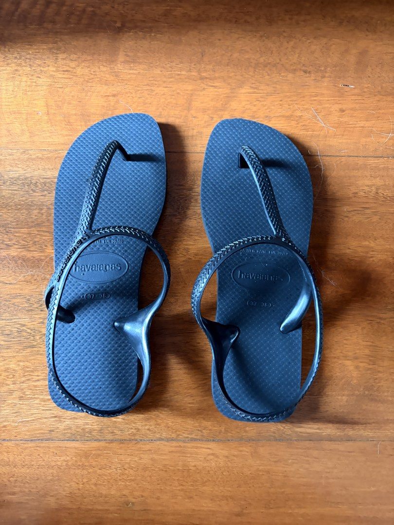 Havaianas Flash Urban Sandals – Black (Category: Flats & Sandals) located in Las Pinas. Submitted by mdacloset (Listing ID 1454250469, Image 3). Description: Selling my authentic Havaianas Flash Urban sandals in Black. **looks blue in some photos due to lighting, but is 100% black Size: 37-38 Condition: - Excellent, brand new condition RFS: - decluttering / have other pairs of havianas I wear more .