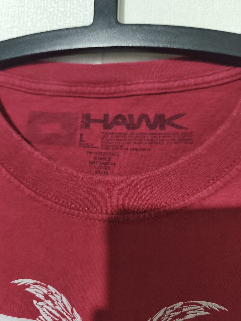 Hawk T-shirt Skull Graphic Tee (Category: Tshirts & Polo Shirts ) located in Pasay City. Submitted by tananoy0508061 (Listing ID 1454354918, Image 3). Description: - Red Hawk T-Shirt - Cool Skull Graphic with Crown, Wings, and Eye Design - Size: Large (L) - Material: 100% Cotton - Ideal for Casual Wear.