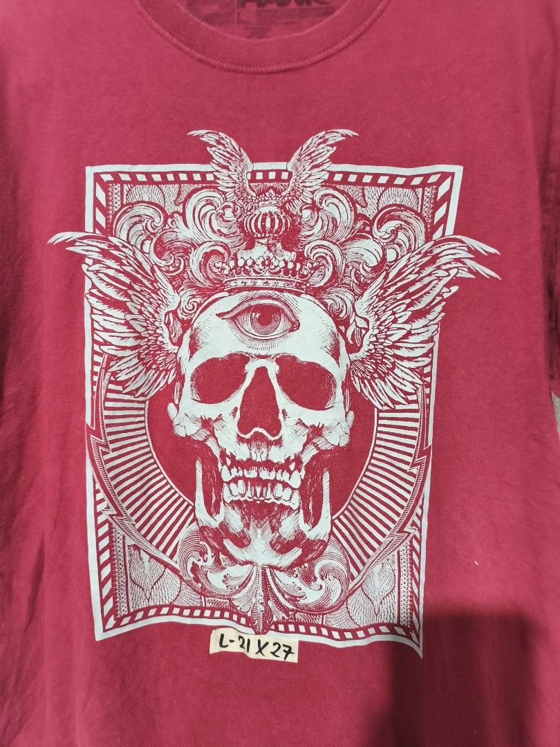 Hawk T-shirt Skull Graphic Tee (Category: Tshirts & Polo Shirts ) located in Pasay City. Submitted by tananoy0508061 (Listing ID 1454354918, Image 2). Description: - Red Hawk T-Shirt - Cool Skull Graphic with Crown, Wings, and Eye Design - Size: Large (L) - Material: 100% Cotton - Ideal for Casual Wear.