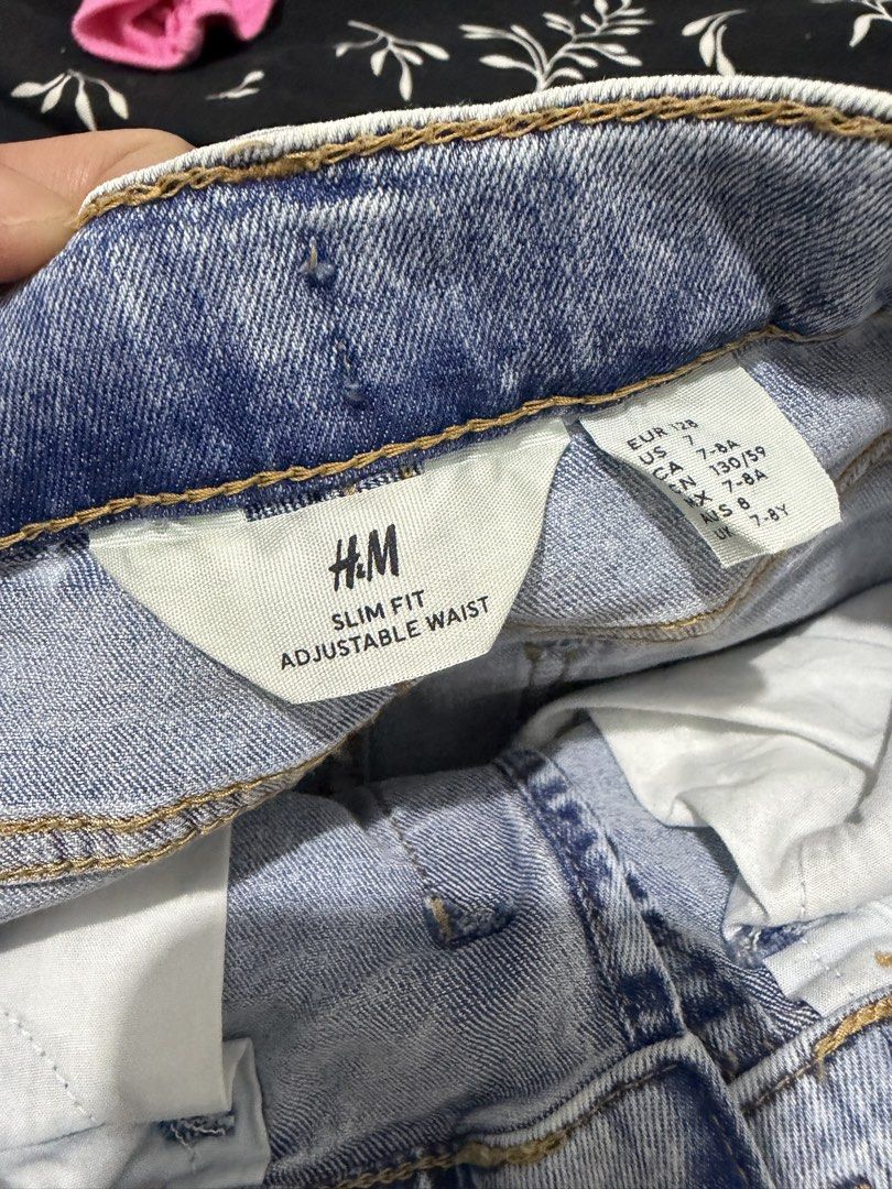 H&M Slim Fit Adjustable Waist Jeans (Category: Babies & Kids Fashion) located in Angeles City. Submitted by lovedbyava (Listing ID 1454242917, Image 2). Description: Used once lang po.