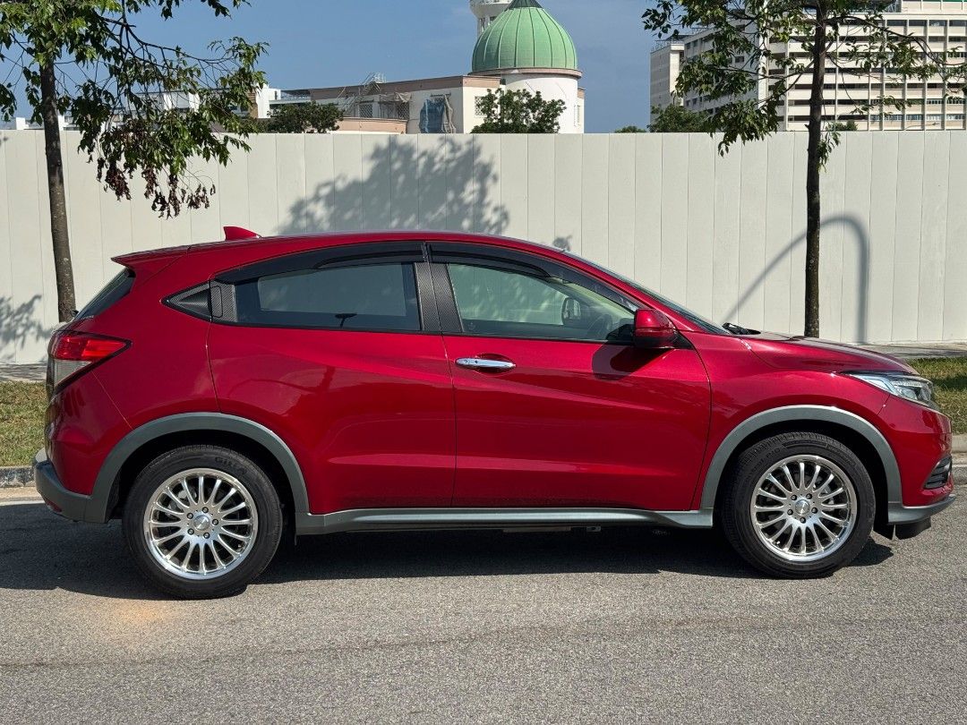 Honda HR-V 1.5 DX (A) (Category: Used Cars) located in Singapore. Submitted by preciseauto (Listing ID 1454266146, Image 2). Description: 🔥🔥BOSS SAY ALL MUST GO CLEARANCE SALE🔥🔥 🚨CHEAPEST CARS IN THE MARKET🚨 🚘$500 DRIVEAWAY🚘 🏦LOWEST INTEREST FROM 1.48%🏦 🟢1 YEAR WARRANTY🟢 🔧FREE 1 YEAR SERVICING🔧 🏬 Vehicle 120 Points INSPECTION CHECK By In House Workshop BEFORE we put them for SALE 🚕 PHV Drivers Welcomed 🔁 High Trade In Value ‼️ 🌟