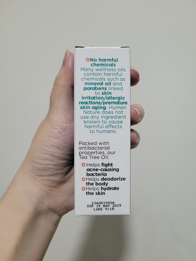 Human Nature Natural Tea Tree Oil 30ml (Category: Face Care) located in Quezon City. Submitted by sparklinggold (Listing ID 1454277857, Image 2). Description: Brand New (Sealed) Human Nature Natural Tea Tree Oil 30ml 100% Natural Packed with antibacterial properties Helps fight acne-causing bacteria Helps deodorize the body Helps hydrate the skin.