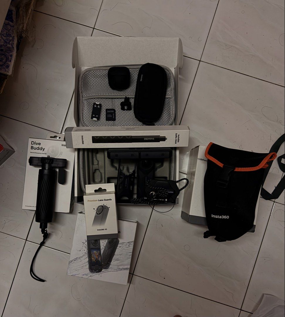 Insta360 X5 (Category: Cameras) located in Kuala Lumpur. Submitted by phonebyte (Listing ID 1453965521, Image 3). Description: Insta 360 X5 untuk dijual ‼️‼️ - Jual sebab jarang sangat pakai. - Sentiasa simpan dalam drybox (camera, battery & charging case) - Warranty expired on 1/6/2026 - Tak pernah repair apa2 , tak pernah masuk air tanpa dive case - Camera dah siap pasang Cooling Screen Protector original from Insta360 - Accessories yang dapat 