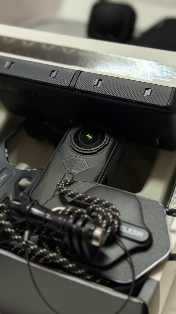 Insta360 X5 (Category: Cameras) located in Kuala Lumpur. Submitted by phonebyte (Listing ID 1453965521, Image 2). Description: Insta 360 X5 untuk dijual ‼️‼️ - Jual sebab jarang sangat pakai. - Sentiasa simpan dalam drybox (camera, battery & charging case) - Warranty expired on 1/6/2026 - Tak pernah repair apa2 , tak pernah masuk air tanpa dive case - Camera dah siap pasang Cooling Screen Protector original from Insta360 - Accessories yang dapat 