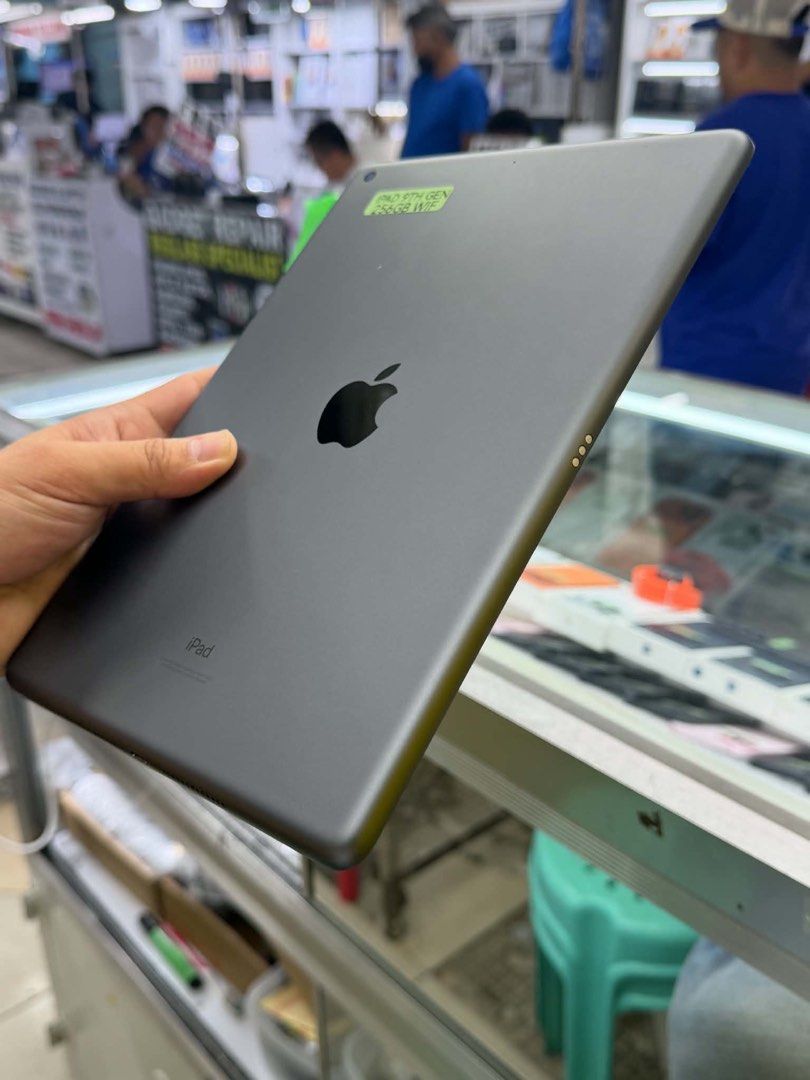 Ipad 9th gen 256GB wifi only no issues 98% smooth (Category: iPad) located in San Juan City. Submitted by najihahtelecomshop2018 (Listing ID 1454296870, Image 2). Description: Legit Store | Original unit FOR SALE | TRADE / SWAP ▫️INSTALLMENT thru: 🔸Credit Card (straight / installment) 🔸Ggives / Gcredit + 6% interest 🔸Spay Later + 6% interest (RFS: Buy and Sell any kinds of Gadgets) Description: Ipad 9th gen 256GB ( other GB are also available)