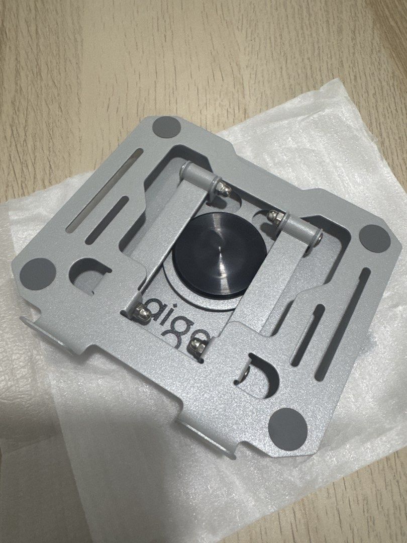 Ipad stand (Category: Other Accessories) located in Singapore. Submitted by samis (Listing ID 1454316644, Image 2). Description: Brand new Have grey and black to choose .