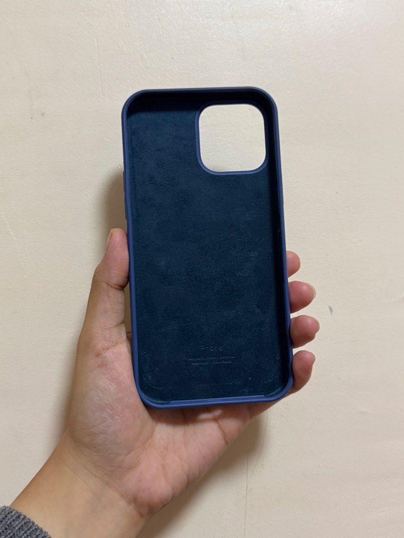 Iphone 13 Pro Max Case simple navy blue (Category: Cases & Sleeves) located in Manila. Submitted by averythingg (Listing ID 1454211432, Image 3). Description: Rubber. Non-slip. Simple usual design.