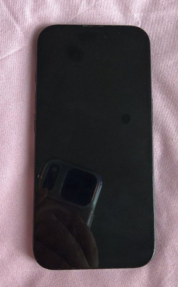 iPhone 16 128GB (Category: iPhone 16 Series) located in Paranaque City. Submitted by cruzhans (Listing ID 1454232077, Image 3). Description: 128GB 91% Battery Health Bought in HK With Box and Unused Cord.