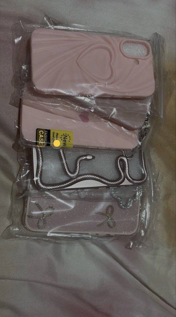 Iphone 16 Brand new phone case (Category: Cases & Sleeves) located in Mandaluyong City. Submitted by sckyomiii (Listing ID 1454363976, Image 1). Description: Take all. rfs: gift sya pero wrong unit nabili ng friend ko..
