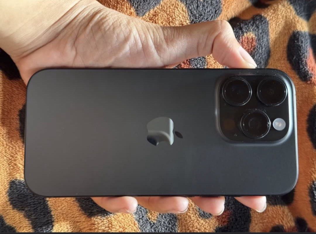 Iphone 16 pro black (Category: iPhone 16 Series) located in Camiling. Submitted by dbnstrendyhunts_ (Listing ID 1454202245, Image 1). Description: Iphone 16 pro 256gb may 1 scratch lang pero maliit lang di man halata.
