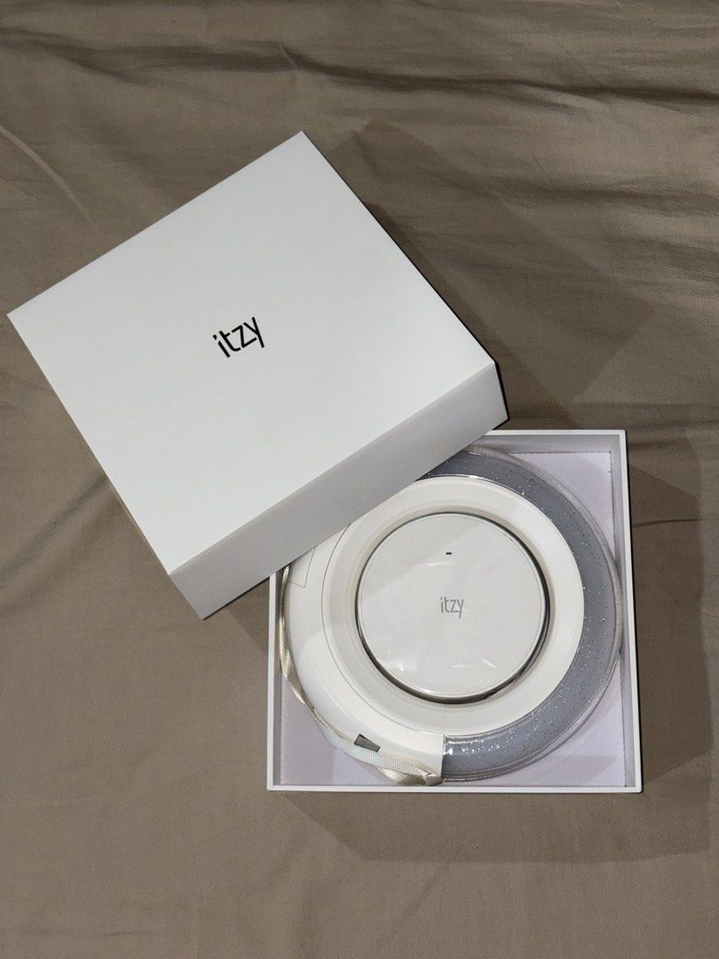 ITZY Official Light Ring Ver. 1 (Category: K-Wave Merchandise) located in Manila. Submitted by cherryttuk (Listing ID 1454259809, Image 1). Description: - fixed price - used once during checkmate con - 10/10 condi - well taken care of - complete with box.