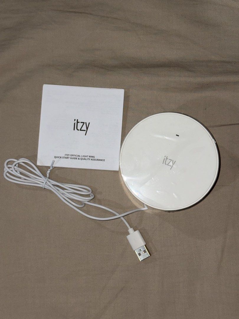 ITZY Official Light Ring Ver. 1 (Category: K-Wave Merchandise) located in Manila. Submitted by cherryttuk (Listing ID 1454259809, Image 3). Description: - fixed price - used once during checkmate con - 10/10 condi - well taken care of - complete with box.