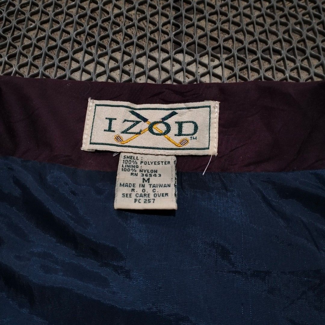 IZOD VEST (Category: Vests) located in Binangonan. Submitted by peso_made (Listing ID 1454239326, Image 3). Description: Good Condition.