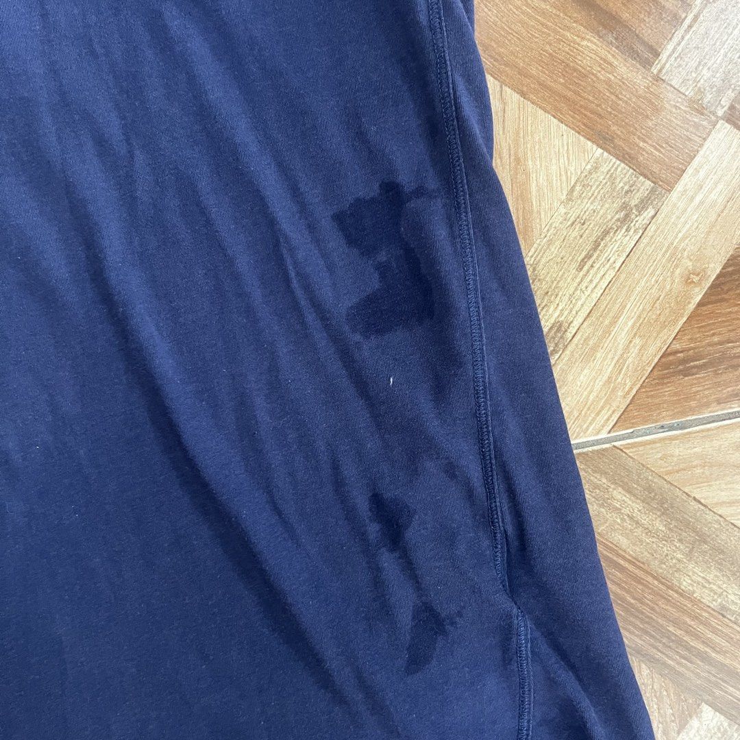 Jordan Brand Sleeveless Activewear (Category: Activewear) located in Manila. Submitted by dommnc (Listing ID 1454265802, Image 3). Description: JORDAN BRAND SLEEVELESS TSHIRT SIZE SMALL NAVY COLOR ISSUE: STAIN (3RD PIC).