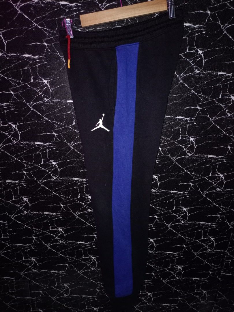 Jordan Jogger Pants 2pocket (Category: Joggers) located in Manila. Submitted by naixhrift (Listing ID 1454314572, Image 2). Description: Jordan Jogger Pants 2pocket Size: Large Youth pasok Small Allmost New issue minimal crackbut not visible Length 37 Waist 28 to 34 650 Plus Ship jnt Courier Payment On Gcash For Trusted Only Manila Area.